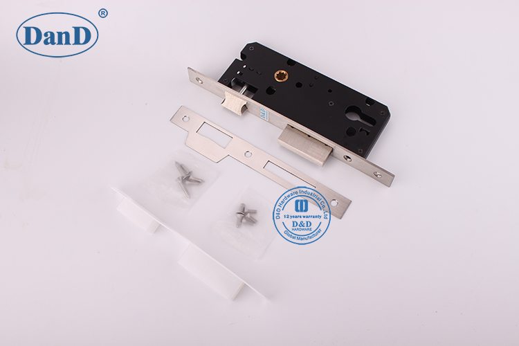 Frontt&uuml;rsperrtypen-D und D-Hardware.-4585