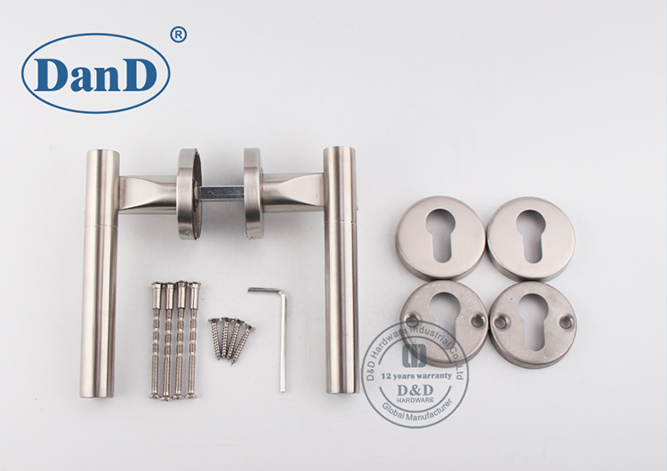 Frontt&uuml;rgriff-D und D-Hardware