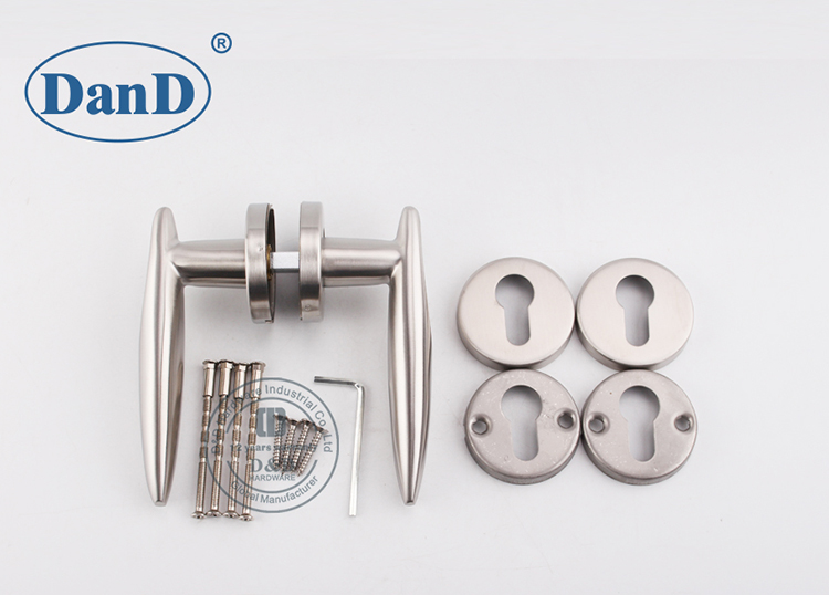 Metallt&uuml;rgriff-D und D-Hardware